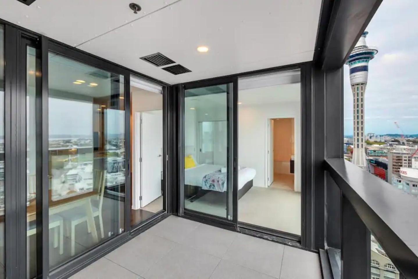 Top Floor Harbour View And Skytower View Apartment In Cbd Auckland Exterior foto